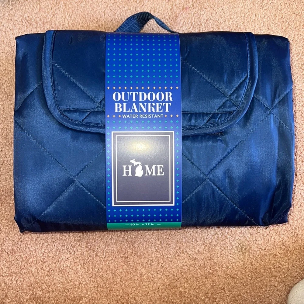 NWT Michigan Mi Home Outdoor Blanket, Water Resistant (60in x 72in)